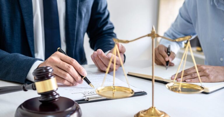 How a Personal Injury Lawyer Helps You Win